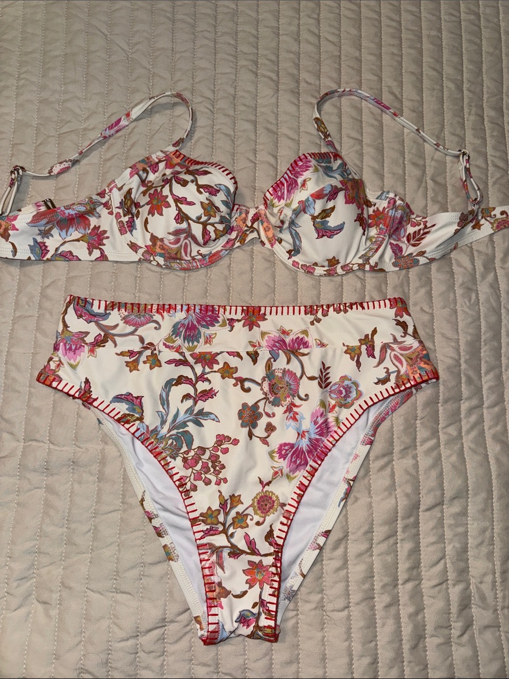Cupshe White Floral Underwire Bikini Set with Pink & Brown Accents